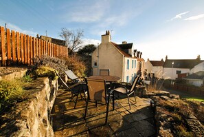 Outdoor dining - Herring House- Coastal Comfort in Pittenweem (Pittenweem)