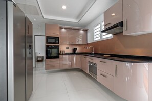 Frigorifero, microonde, forno, lavastoviglie