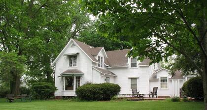 Jane's Room in the Historic Garst Farmhouse at Whiterock Conservancy