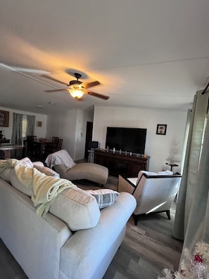 Smart TV, books - Gator Camp 2.7 off the rim of Lake Okeechobee Buckhead Ridge (Okeechobee)
