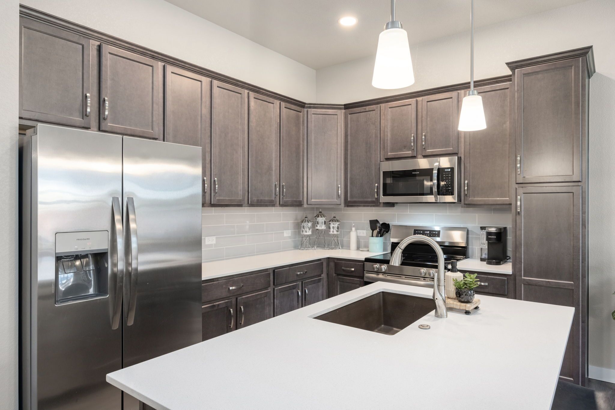 冰箱、微波炉、烤箱、炉灶