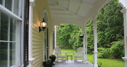 Spacious historic home close to multiple beaches and walkable restaurants.