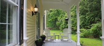 Spacious historic home close to multiple beaches and walkable restaurants.