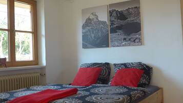 2 Schlafzimmer, BĂŒgeleisen/BĂŒgelbrett, WLAN, BettwĂ€sche