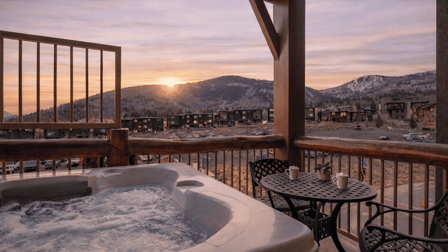 Highline Lodge at Westgate by Avantstay Ski-in Ski-out Mountain Home + Hot Tub + Views at Canyons Village