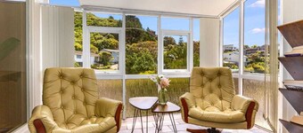 Retro retreat with Style! Large home in Whitby