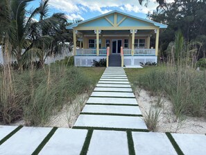 Exterior - 2-bedroom beach house in fabulous Spanish Well with best swimming waters 24/7 (Spanish Well)