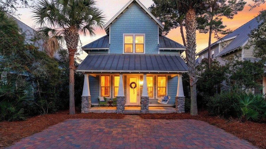 🌴 Private Backyard Minutes to 30A + Beaches Golf Cart + Bikes The Little Blue Beach House by Avantstay