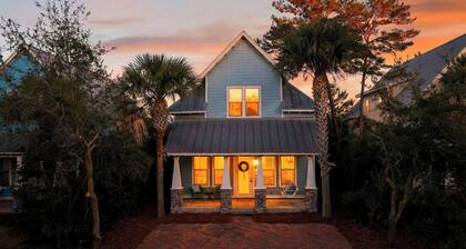 🌴 Private Backyard Minutes to 30A + Beaches Golf Cart + Bikes The Little Blue Beach House by Avantstay