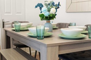 Dining - Perfect Booking | 3 Bed Home In Kensal Green (Greater London)