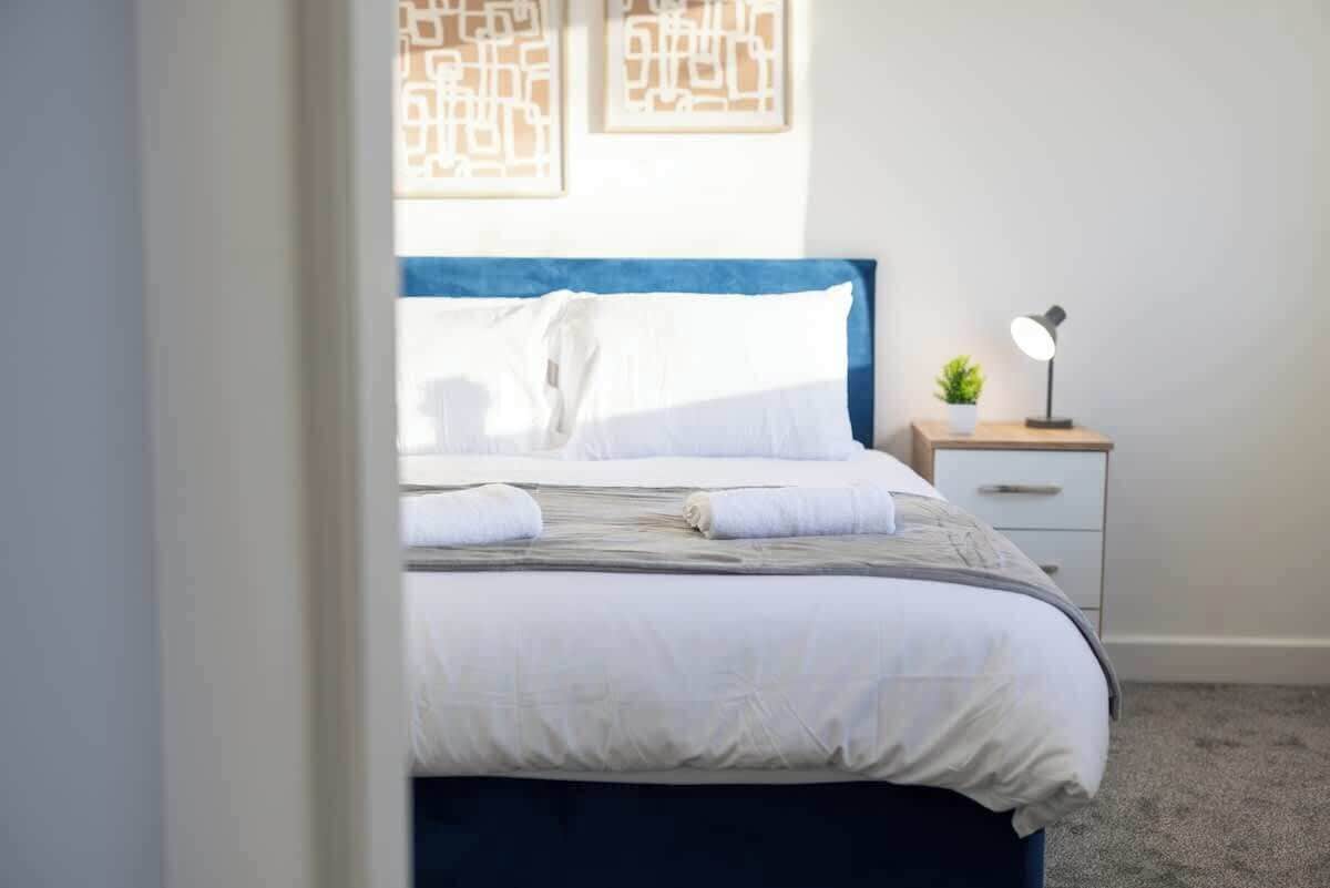 4 bedrooms, iron/ironing board, free WiFi, bed sheets