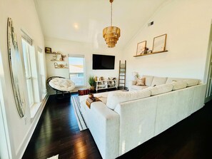 TV, offices - Dockside Dream Home for 10 (Galveston)