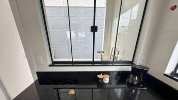 Casa premium, vista para a montanha | Cozinha privada | Geladeira, micro-ondas, talheres/pratos/utensílios de cozinha