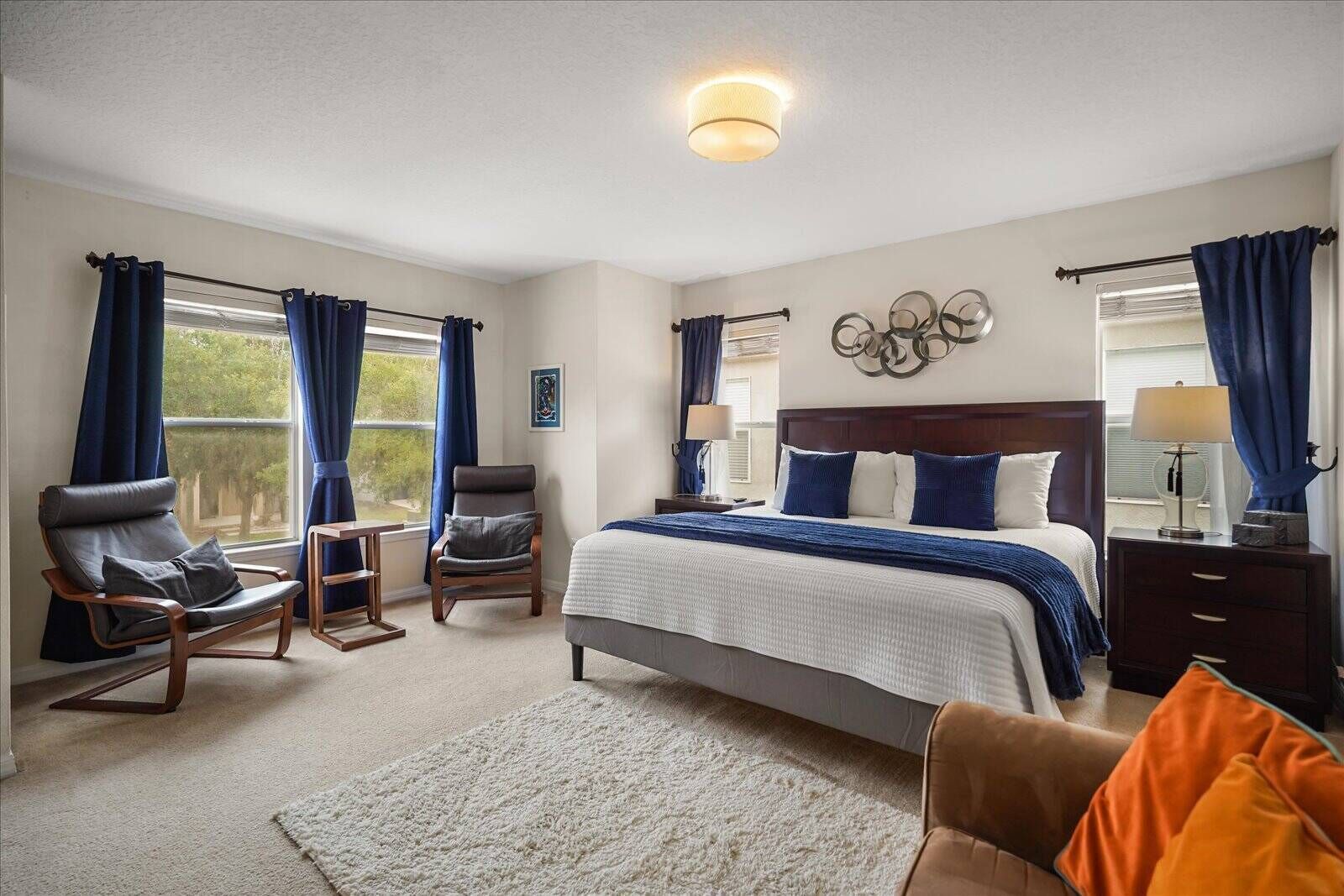 4 bedrooms, iron/ironing board, WiFi, bed sheets