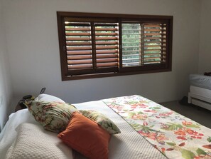 4 bedrooms, iron/ironing board, free WiFi, bed sheets - Casa do Sol on Domingas Dias beach in Ubatuba - 250 m from the beach (Ubatuba)