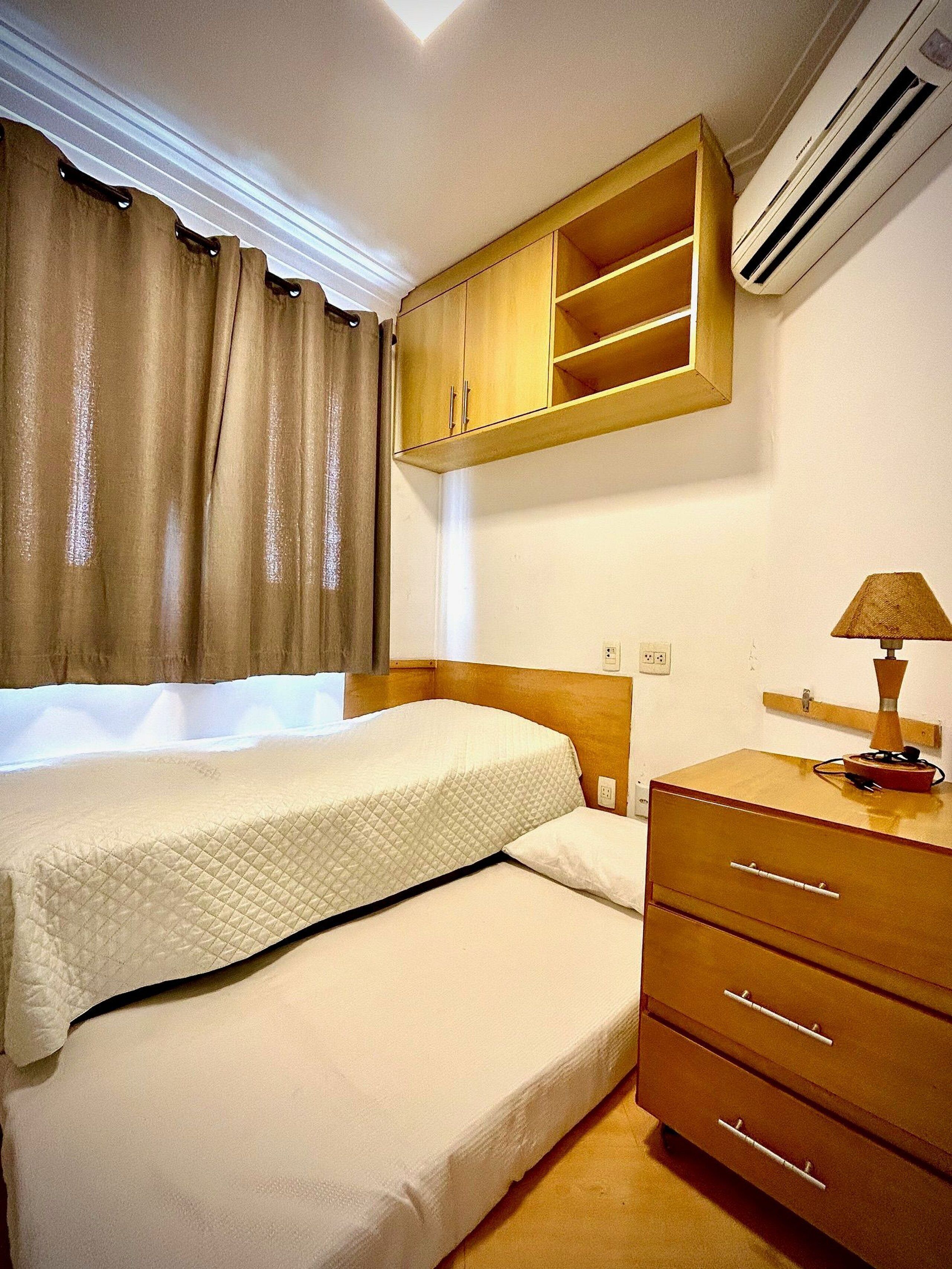 Leilighet | Skrivebord for bærbar PC, blendingsgardiner og strykejern/-brett