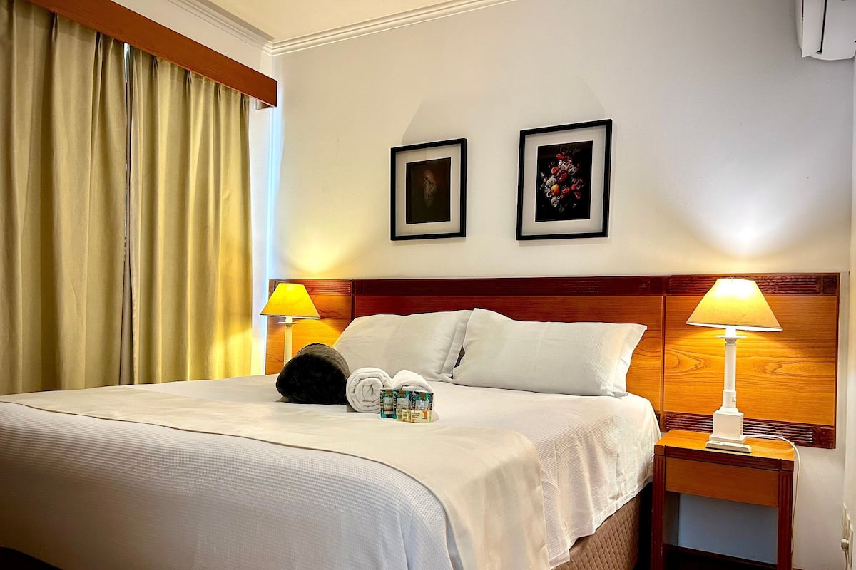 Apartment | Laptop workspace, blackout drapes, iron/ironing board, free WiFi