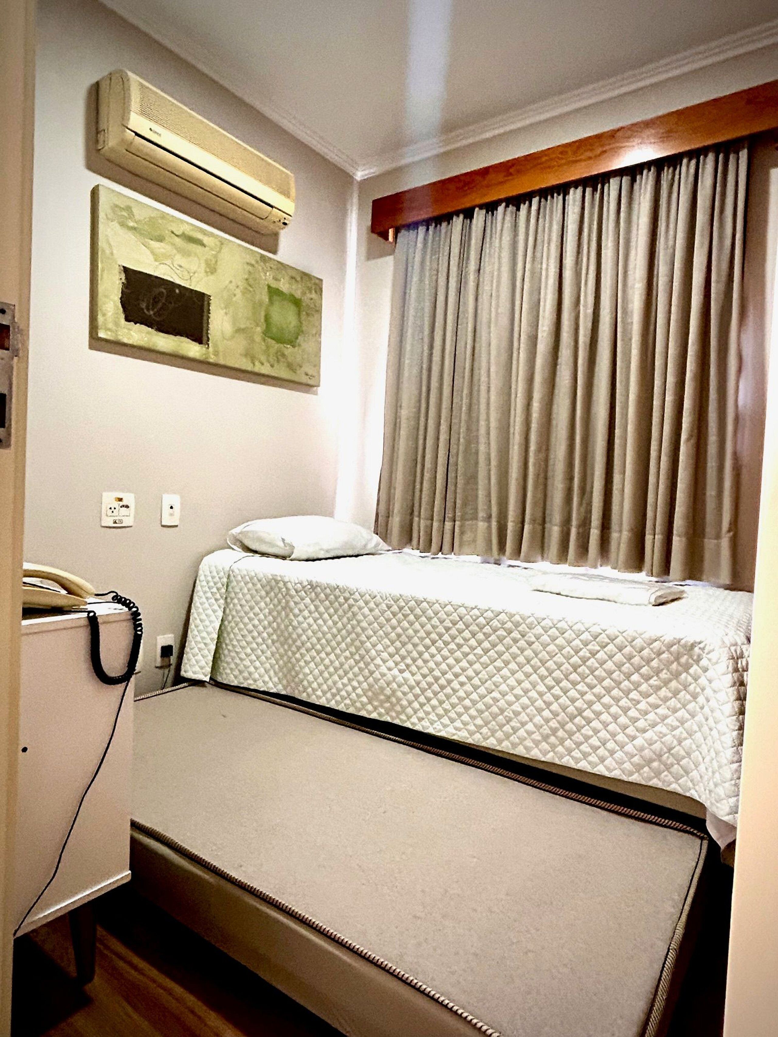 Laptop workspace, blackout curtains, iron/ironing board, free WiFi