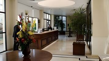 Standard Apartment | Lobby