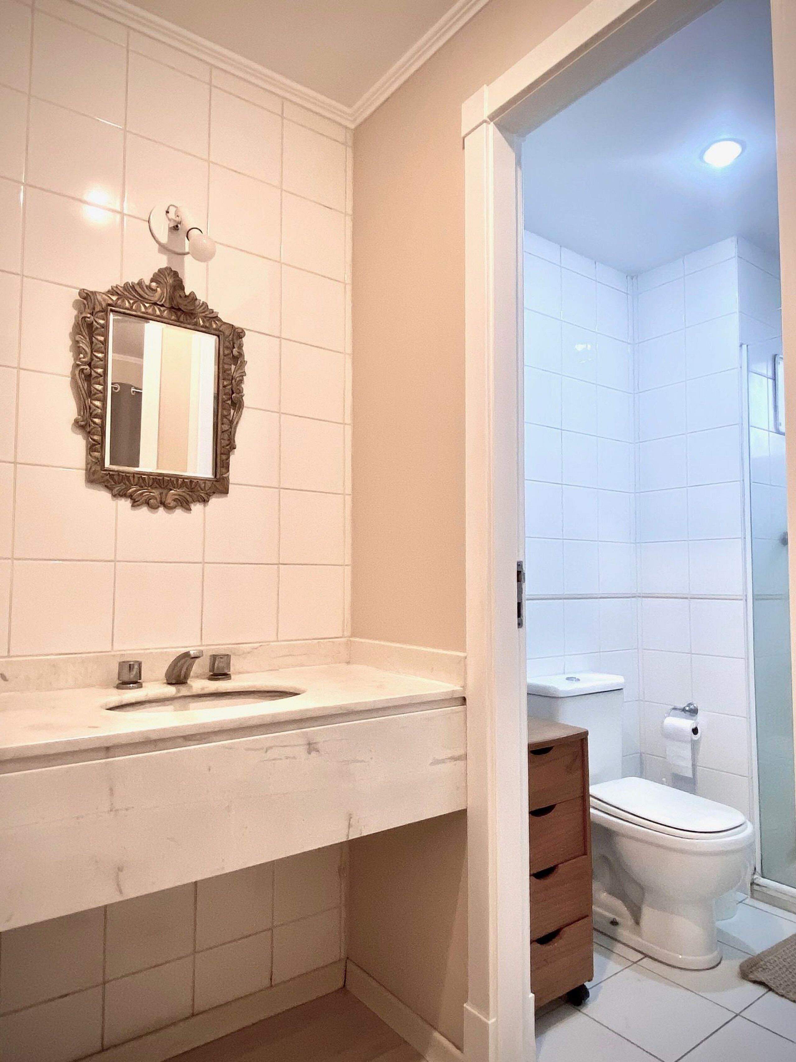 Apartment | Bathroom | Shower, hair dryer, towels, toilet paper