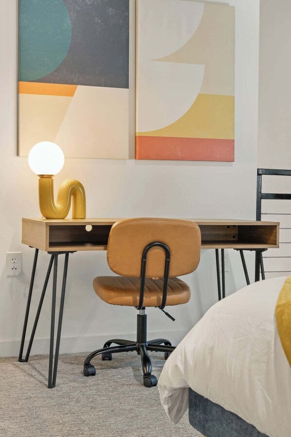 Desk, iron/ironing board, WiFi, bed sheets - 2 Bed Loft with Balcony and City Views (Atlanta)