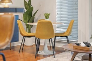 Dining - 2 Bed Loft with Balcony and City Views (Atlanta)