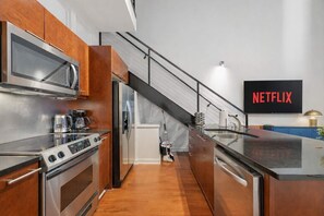 Kühlschrank, Ofen, Herdplatte, Geschirrspüler