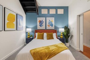 Desk, iron/ironing board, WiFi, bed sheets - Balcony Loft ,City Views, Walkable (Atlanta)