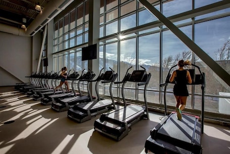Fitness facility. University Inn