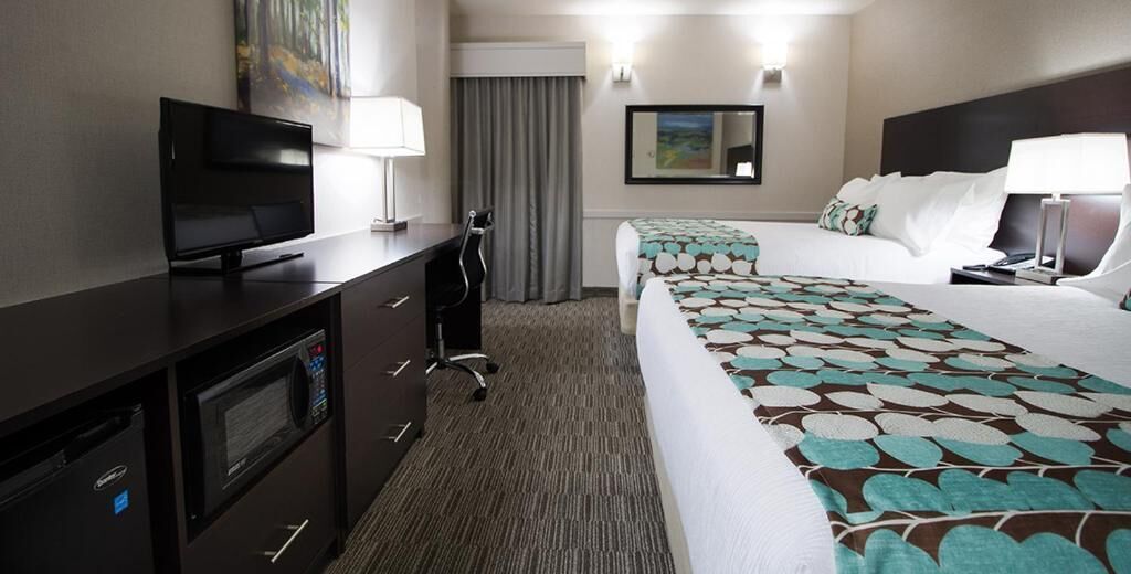 Desk, laptop workspace, iron/ironing board, free WiFi