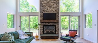 NEW: A Sleek Glass Walled Retreat in Narrowsburg