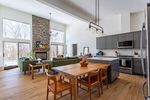 Interior - NEW: A Sleek Glass Walled Retreat in Narrowsburg (Narrowsburg)