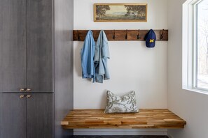 Interior - NEW: A Sleek Glass Walled Retreat in Narrowsburg (Narrowsburg)