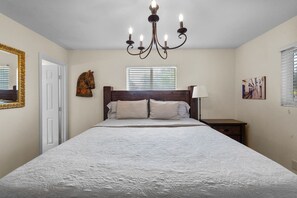 3 habitaciones, tabla de planchar con plancha, wifi y ropa de cama 