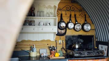 Cookware/dishes/utensils