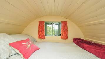 1 bedroom, individually decorated, individually furnished