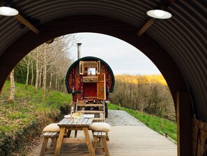 Outdoor dining - Goldfinch (Launceston)
