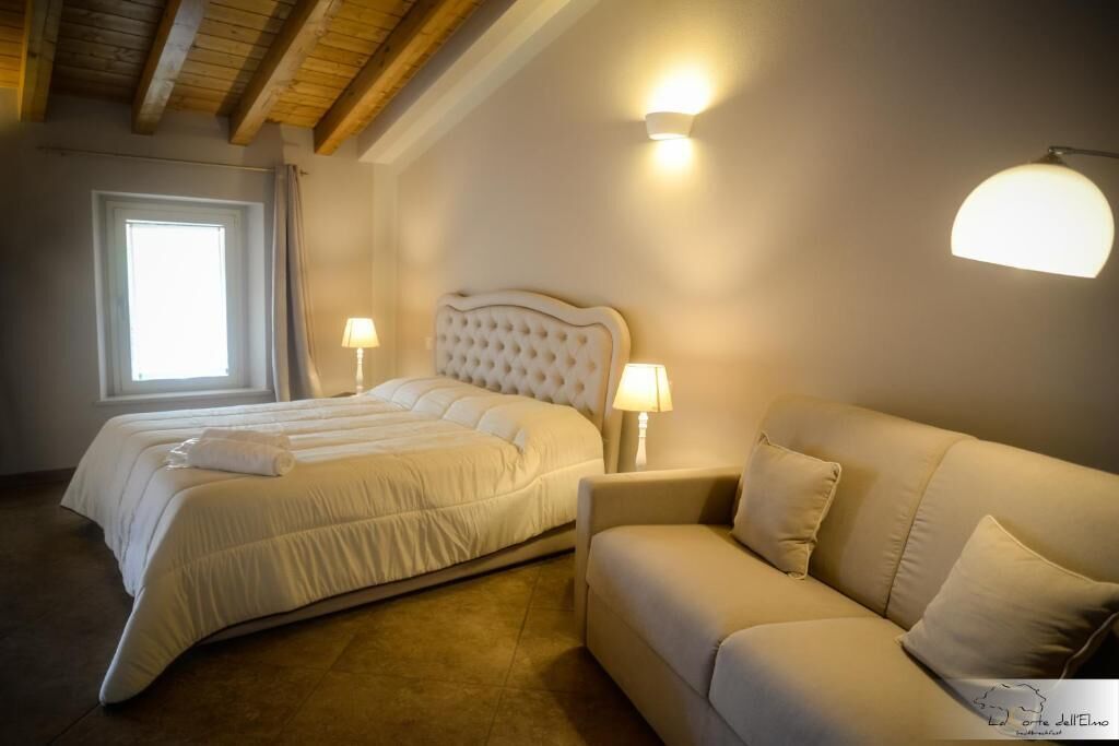 Familien-Vierbettzimmer, Balkon, Blick auf den Innenhof | Kostenloses WLAN