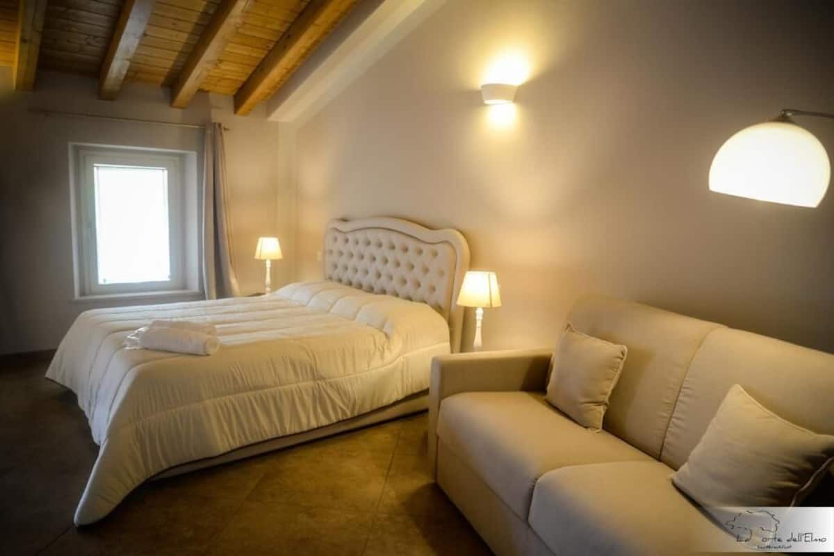 Familien-Vierbettzimmer, Balkon, Blick auf den Innenhof | Kostenloses WLAN