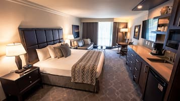 Leilighet – deluxe, fjellutsikt | Safe på rommet, blendingsgardiner og strykejern/-brett