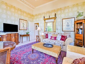 Living area - Muntham Deluxe Apartment 3 (Torquay)