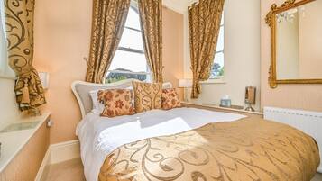 1 bedroom, individually decorated, individually furnished, free WiFi