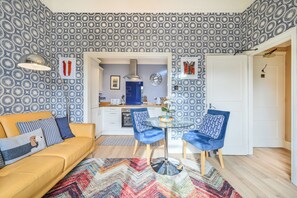 Living area - Muntham Apartment 4 (Torquay)