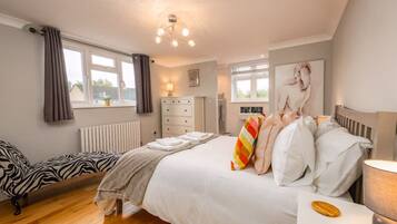 5 多间卧室、办公桌、熨斗/熨衣板、旅行婴儿床