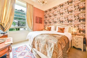 1 Schlafzimmer, individuell dekoriert, individuell eingerichtet