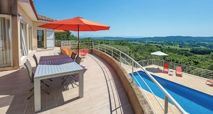 Grande villa vue imprenable proche Avignon
idéale pour vacances en famille
