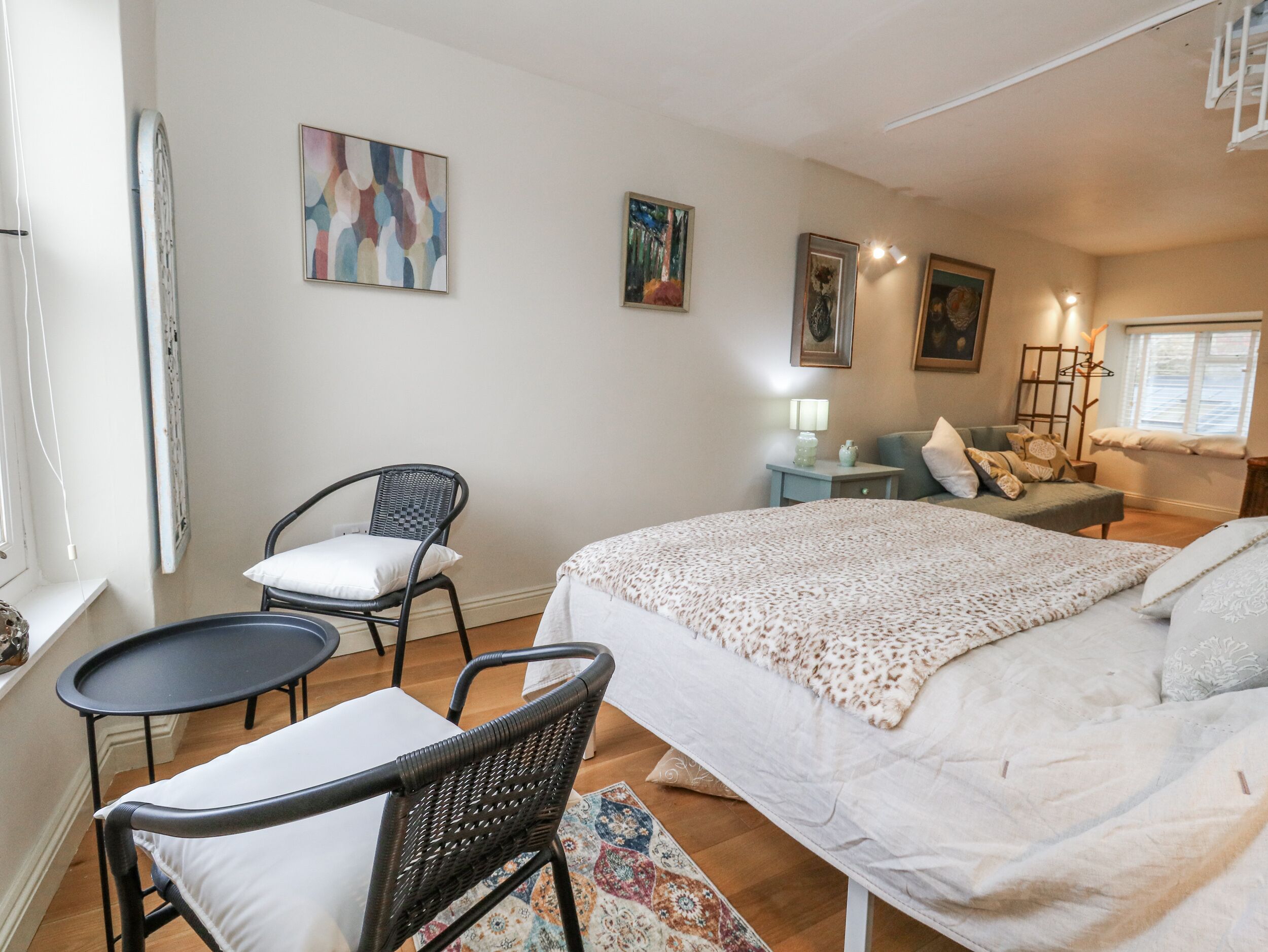 Chaumière | 2 chambres, accès au Wi-Fi (inclus), décor unique, ameublement unique