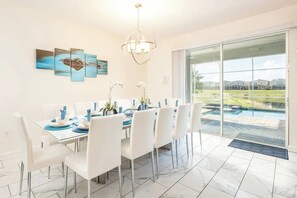 Dining - Updated Luxury 7br/5ba villa in Championsgate  - no rear neighbors - pool/ Spa (Kissimmee)