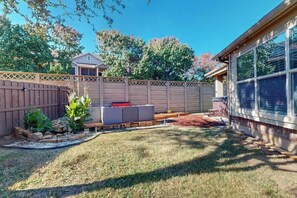 Property grounds - Charming Retreat with Modern Comforts (North Richland Hills)