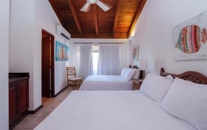 Strykejern/-brett, internettilgang og sengetøy